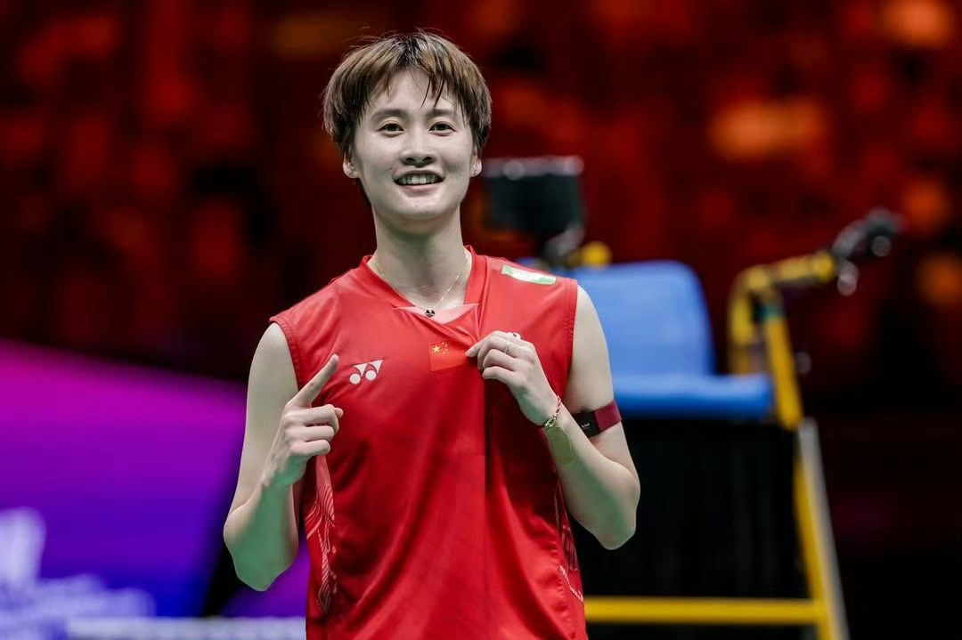 2026年羽毛球世锦赛 陈雨菲21-15, 23-25, 17-21不敌李美妙被