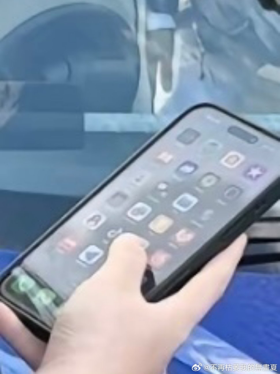 原来王诗龄这样的大小姐还会用pxx啊看来私底下也是能省一点是一点 