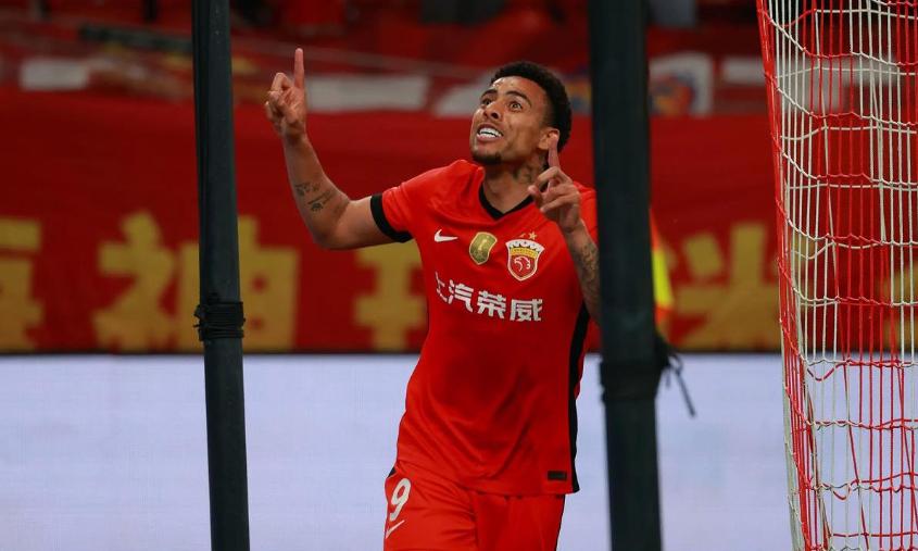 河南队和古斯塔沃签约，算是外援第一签！本以为阿齐兹会是外援第一签，结果等到了古斯