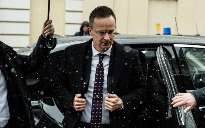 匈牙利公开喊话中国
当地时间27日，匈牙利外长西雅尔多公开表示：中国已经连续3年