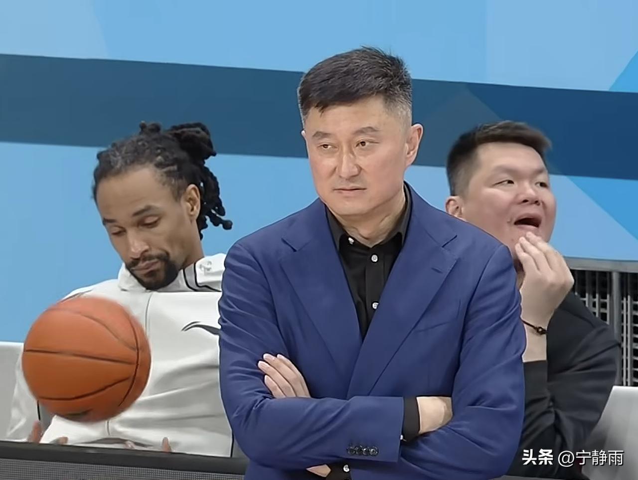 徐杰错失绝杀，广东爆冷92:93负江苏遭遇大翻车！
第四节仅剩1分44秒时还领先