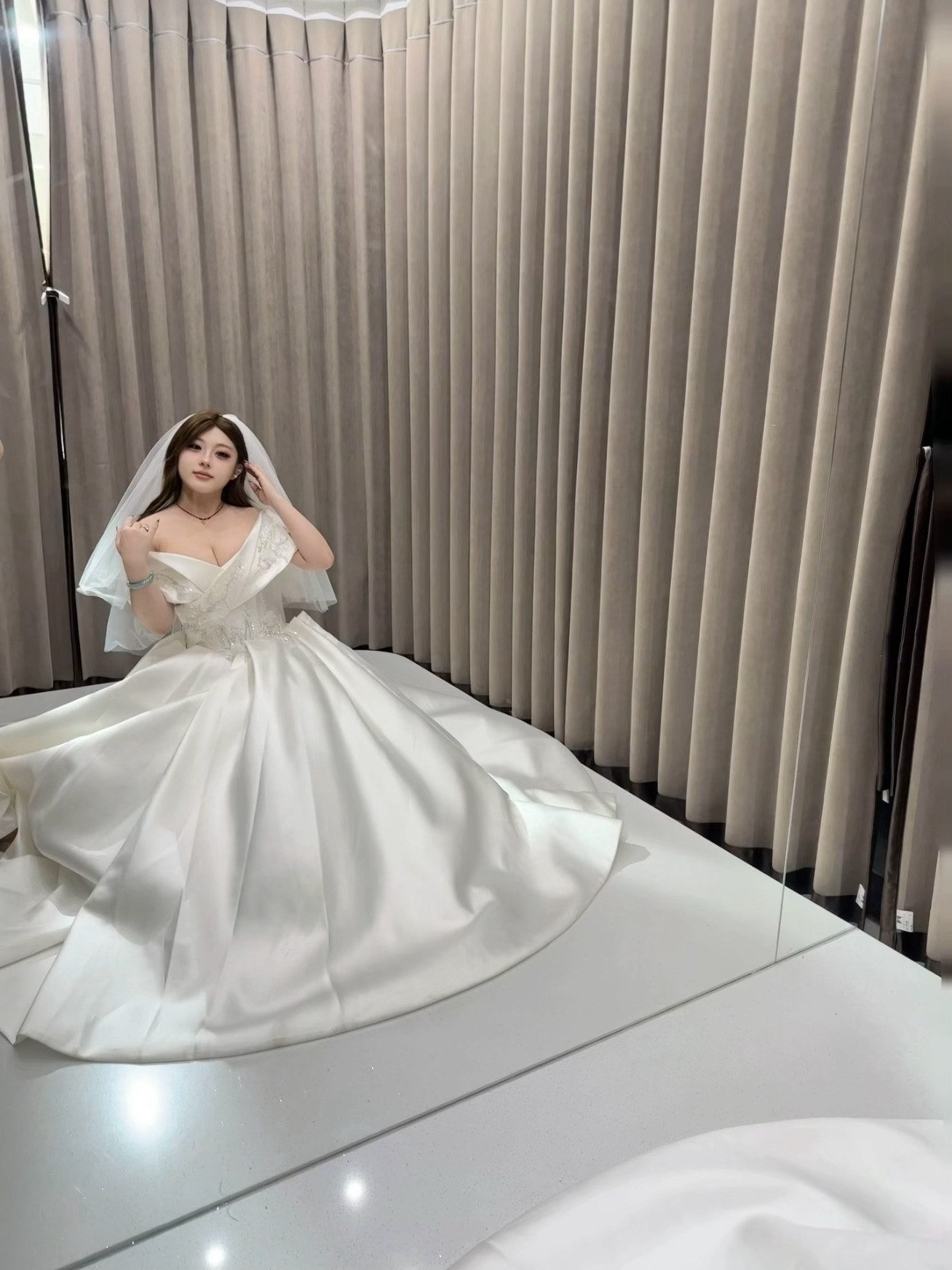 谁说不结婚就不可以穿婚纱了[污] ​​​