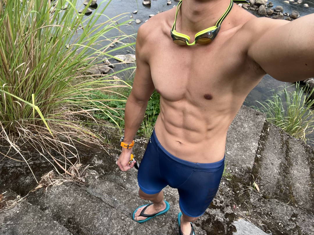 生病还来游泳 瘦了最近 