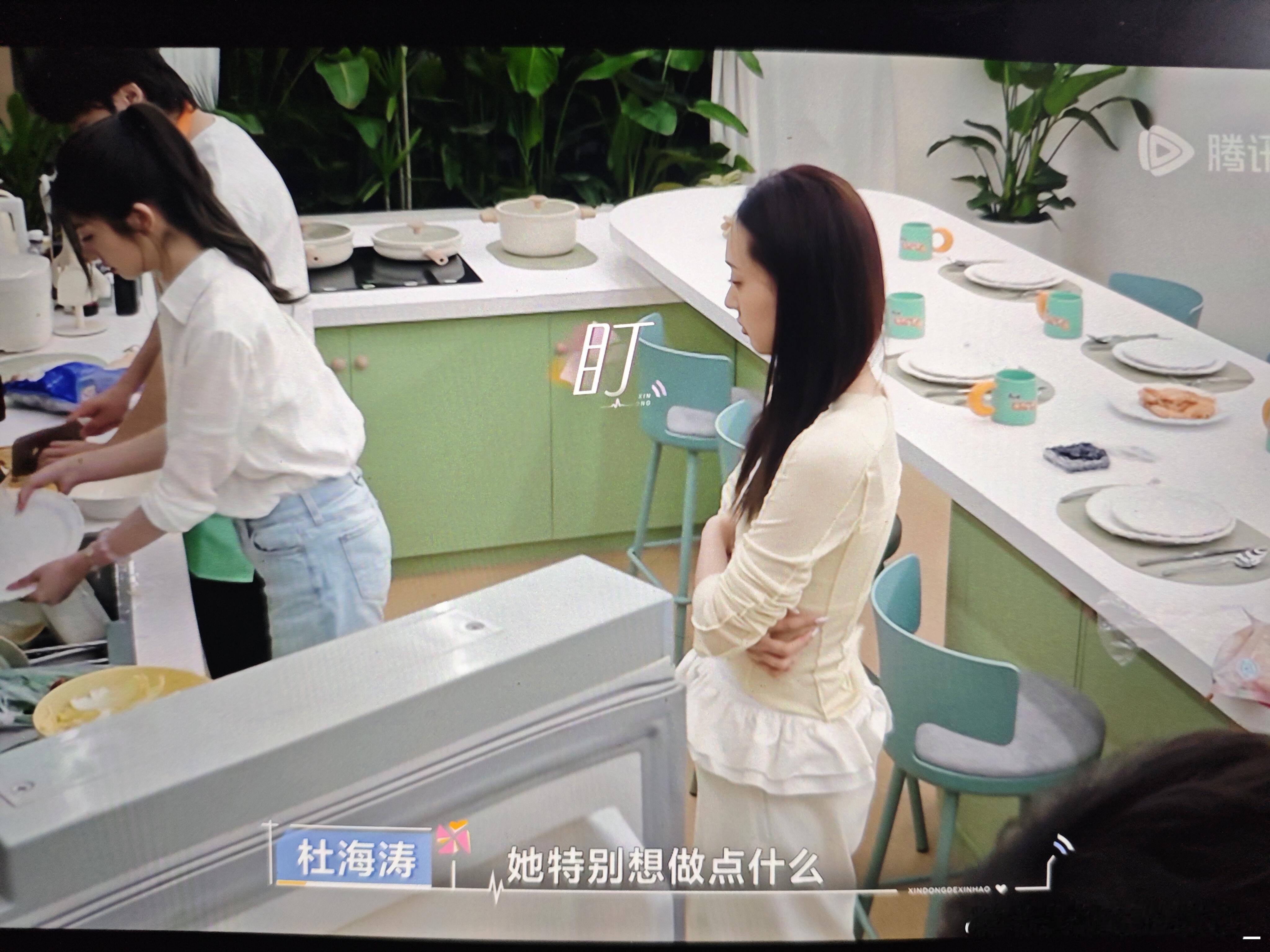 厨房修罗场 徐如蓝高段位教学时刻心动8厨房修罗场这段看点太多了，徐如蓝和孙涵清两