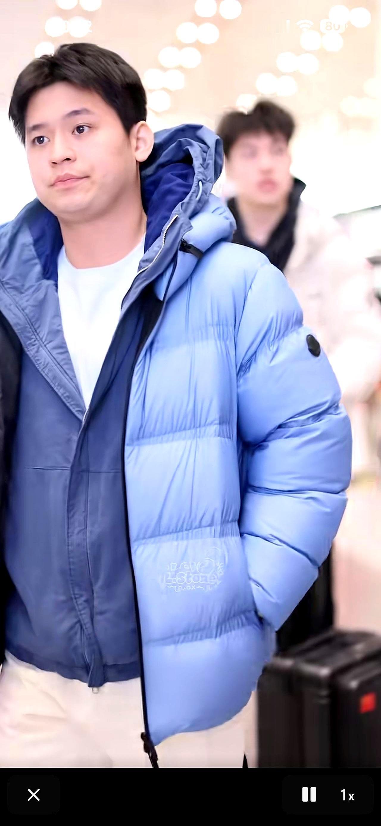 国乒那个18岁就登顶世界第一的天才，一个人，卷走了新加坡大满贯三项冠军。
 
男