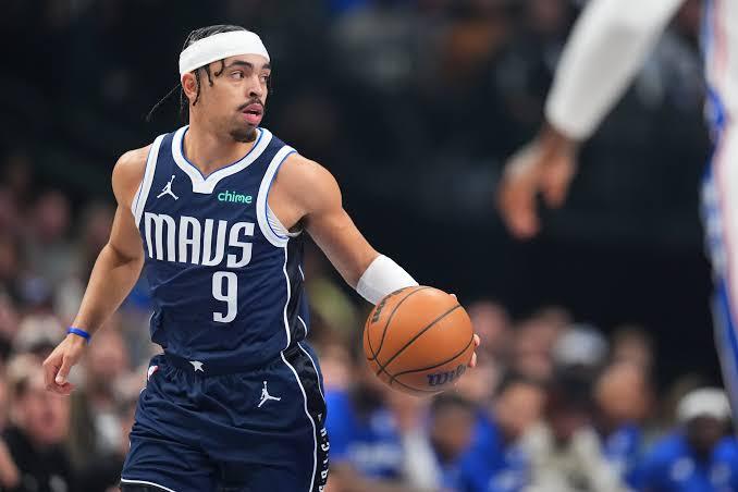 据ESPN的沙姆斯·查拉尼亚报道，夏洛特黄蜂预计将裁掉瑞安·内姆哈德。
内姆哈德