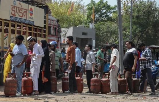 最近国际能源市场一直不太平，油价忽高忽低，但印度却摊牌家底，手里有油心里不慌，还