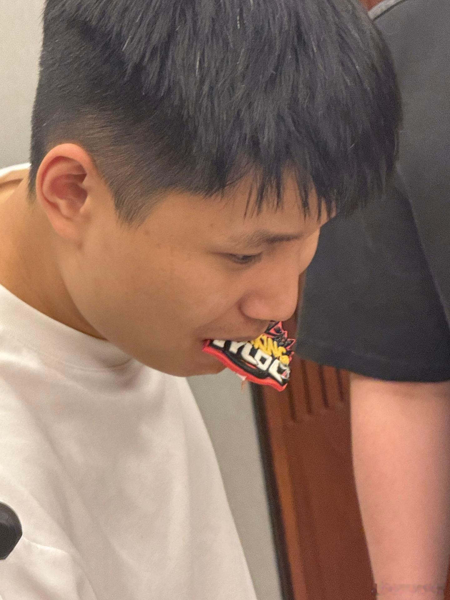 DANK1NG晒生日合照致谢粉丝  DANK1NG一句"很开心"我直接破防了好吗