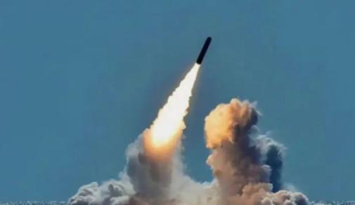 美国不敢打朝鲜，可不是因为心善。朝鲜和伊朗不同，朝鲜是真有核武器，还研发出能打到