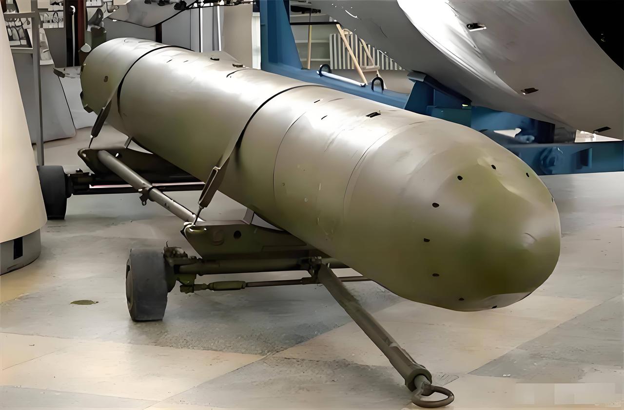 炸裂！中国石墨炸弹有多恐怖？一枚瘫痪整个日本，威力堪比核弹？
近期，中国石墨炸弹