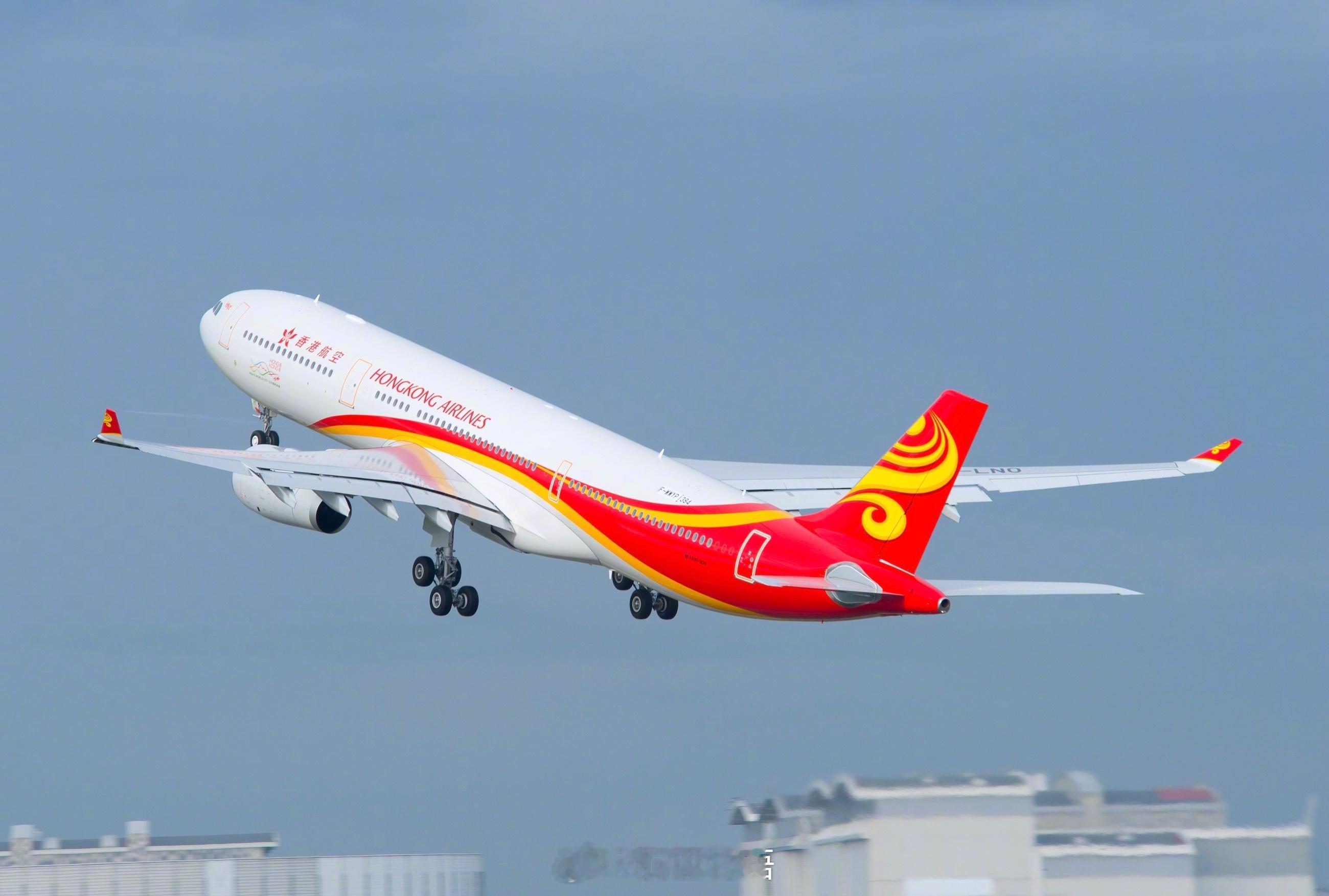 人在大湾区，收到一份隔空投送说飞猪今天上新一款香港航空单人往返次卡256元（不含