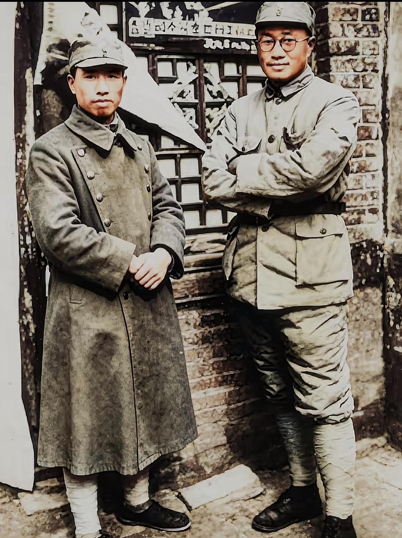 1939年，刘伯承与左权的一张珍贵老照片。他们不只是战场上的战友，还是苏联伏龙芝