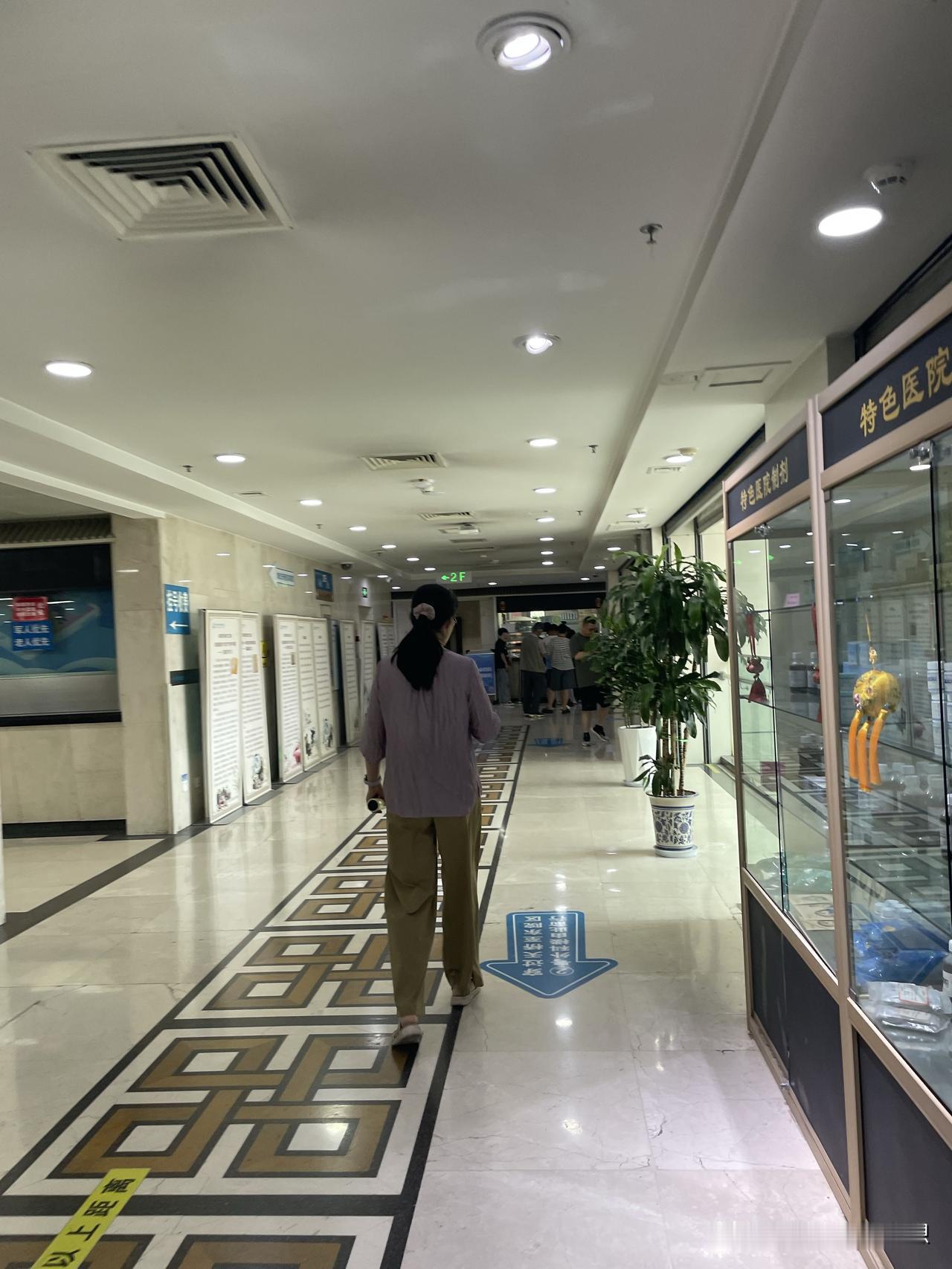 哪里的钱好赚，医院里钱最好赚，而且不搞价，要多少心甘情愿给多少。

今天我家那位