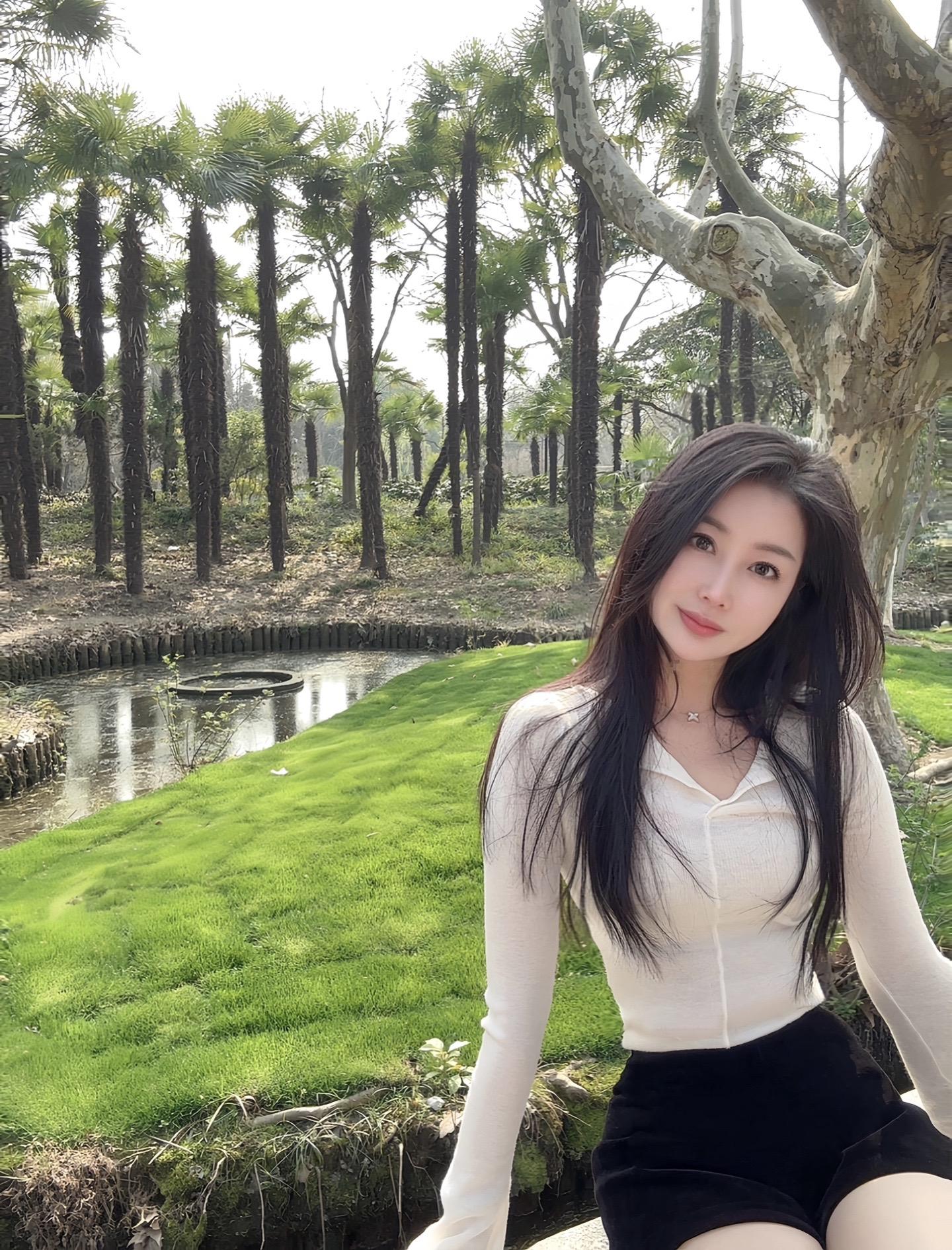 亲爱的大力士小姐，我不希望你被花瓶束缚，做你自己吧，永远绽放永远开心！