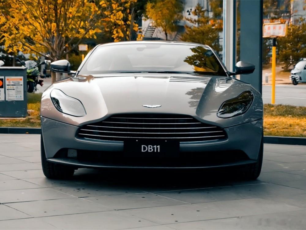 阿斯顿马丁 DB11 V8，亮面尚格焉/牛津棕/象牙白，配色与配置，绝绝子！ 