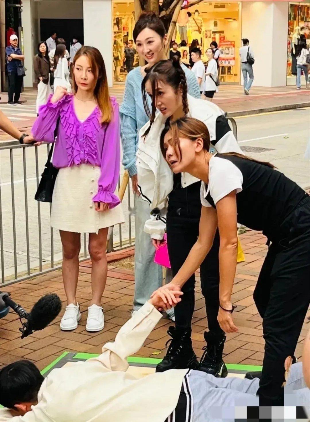 难怪明星不喜欢国内旅游，一走出电视机，被路人拍到，都不是同一个人了！ 