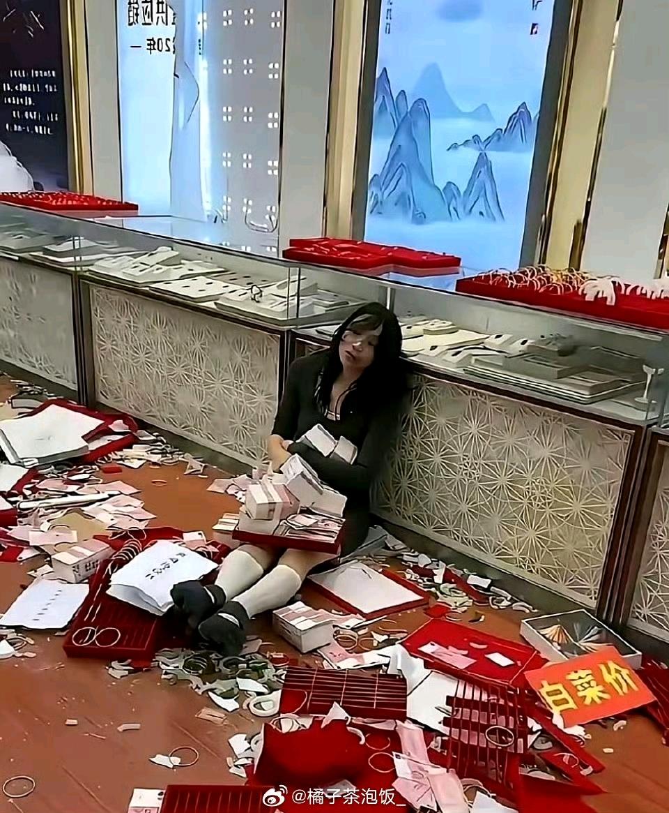 天啊，这么嚣张，这得赔多少啊 ​​​，会不会倾家荡产也不够赔啊……