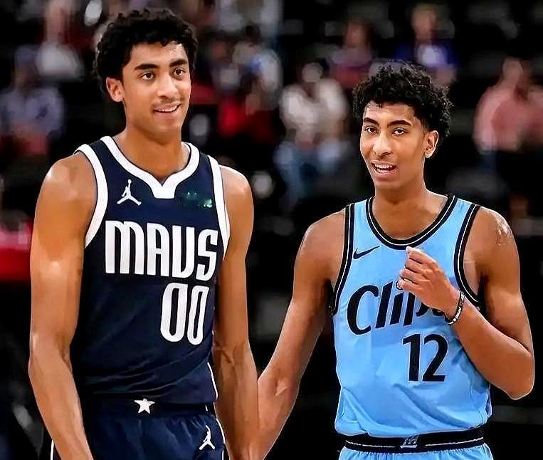 哥哥单场8三分，弟弟5中1
 
同一块屏幕，左边26分，右边6分，差距大到像两代