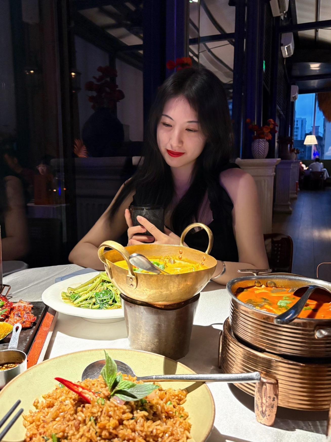 经常请吃饭的漂亮欧尼 黑裙甜心