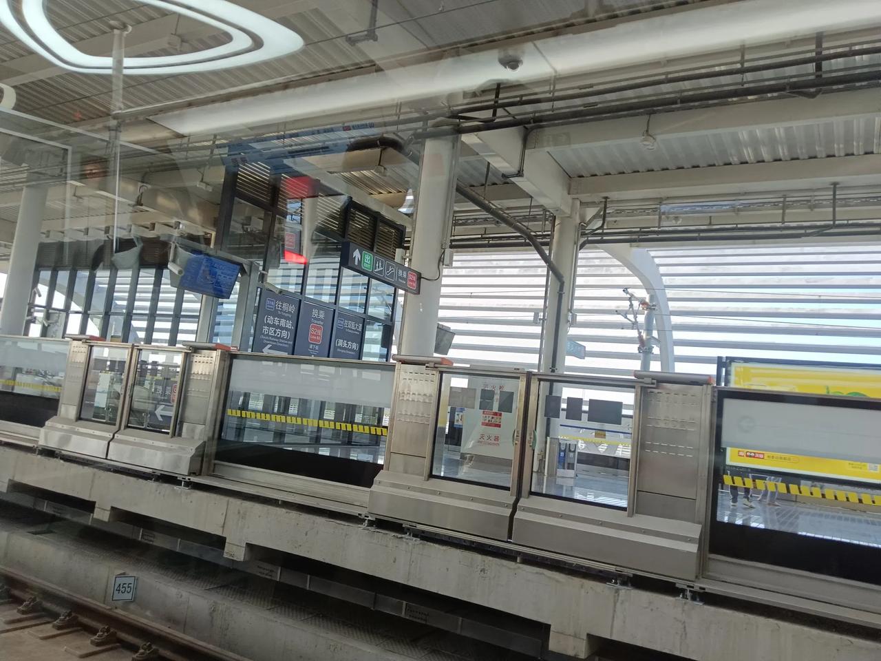 电子科技领域，国货也在不断崛起。那些充满创新的电子产品，不仅功能强大，而且设计时