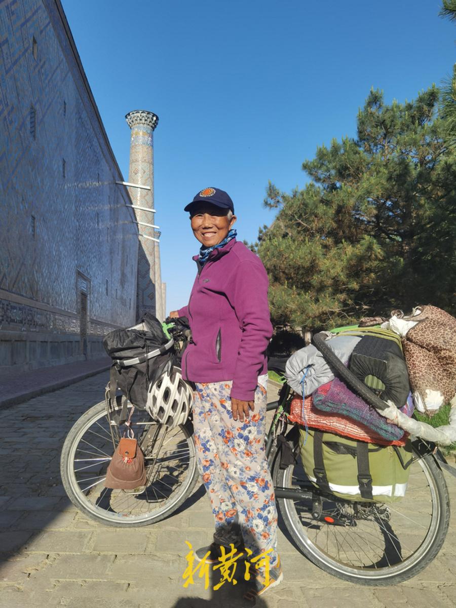 68岁阿姨骑行20余国重塑人生，这简直太酷了！这位河南阿姨李冬菊，52岁遭遇婚姻