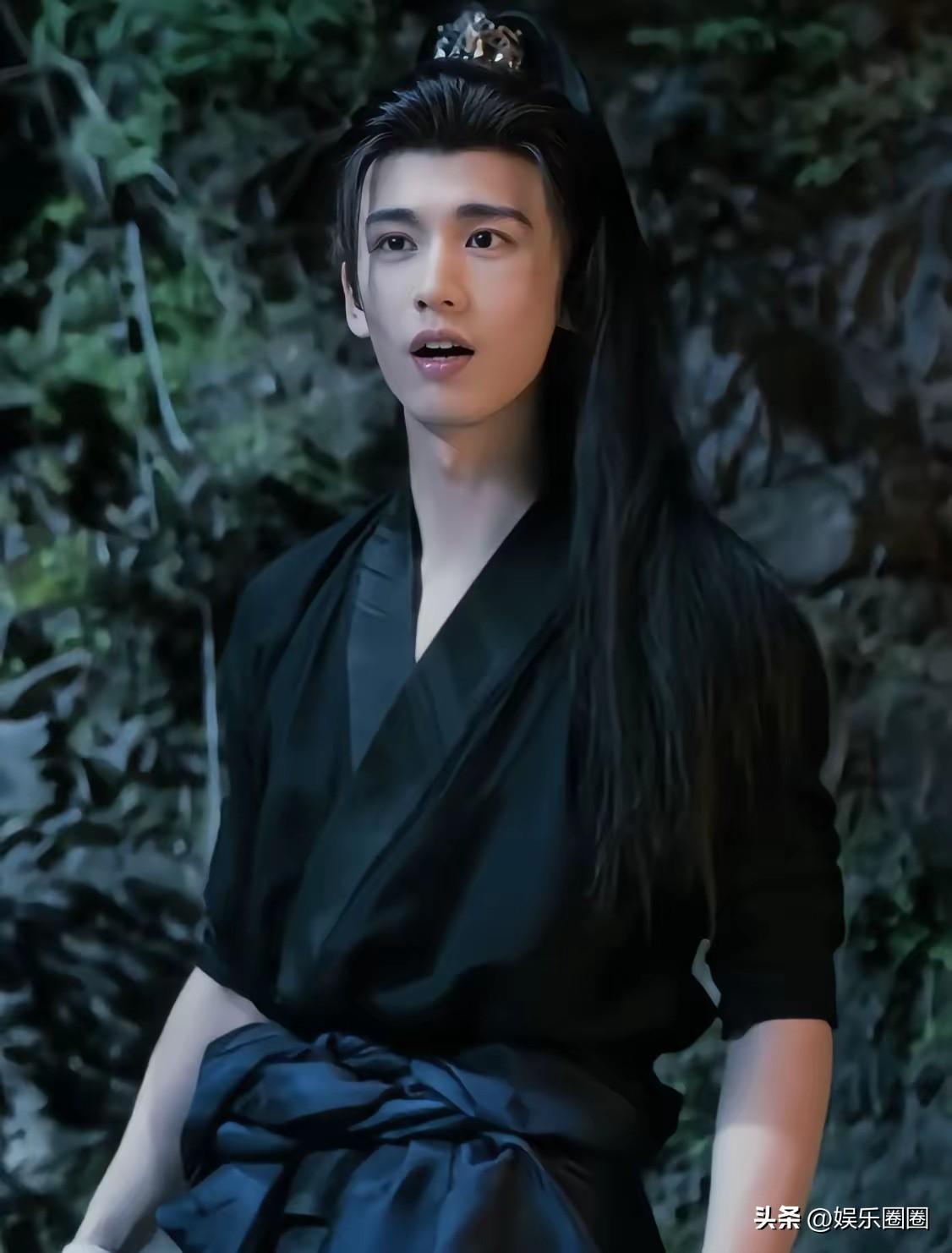 肩宽腰细脸硬
现在男一的标配
女主反正漂亮就行