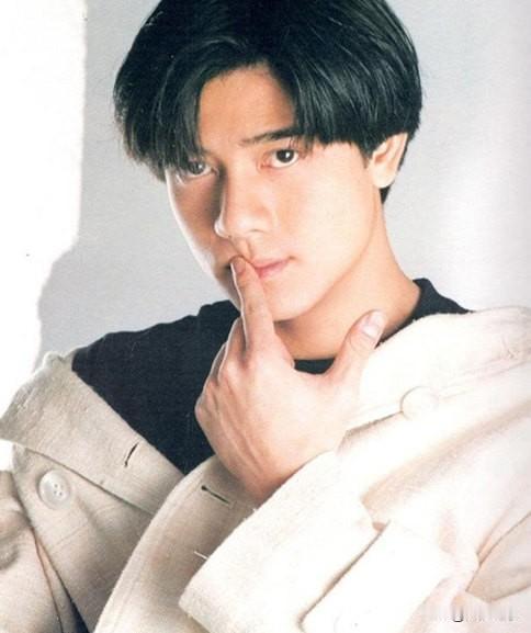 为什么说郭富城是四大天王里最不容易的一个？换成普通人的话早就放弃了。
 
刘德华