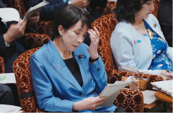 高市早苗想见金将军，结果等来的，是朝鲜的一通痛骂，要日本血债血偿！
 
麻烦看官