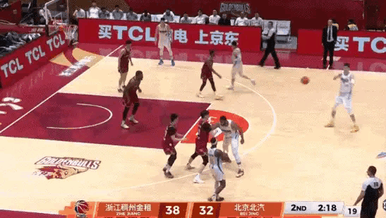 北京北汽巨星周琦的妙传真是让人惊呆了！在今天北京北汽客场挑战浙江稠州金租的比赛中