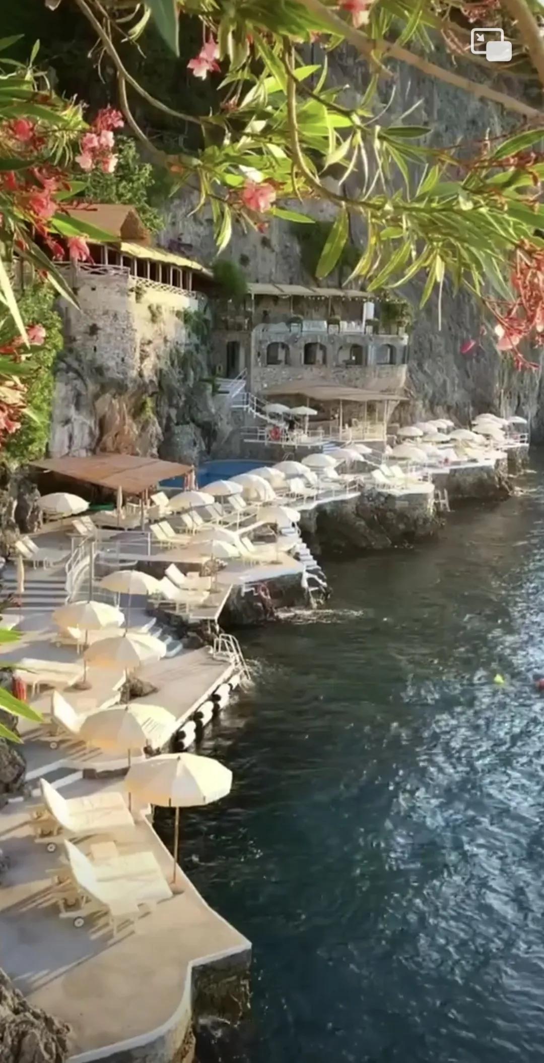 觉得阳光温暖，是因为你沐浴在阳光里；觉得风景很美，是因为你漫步在风景里；觉得婚姻
