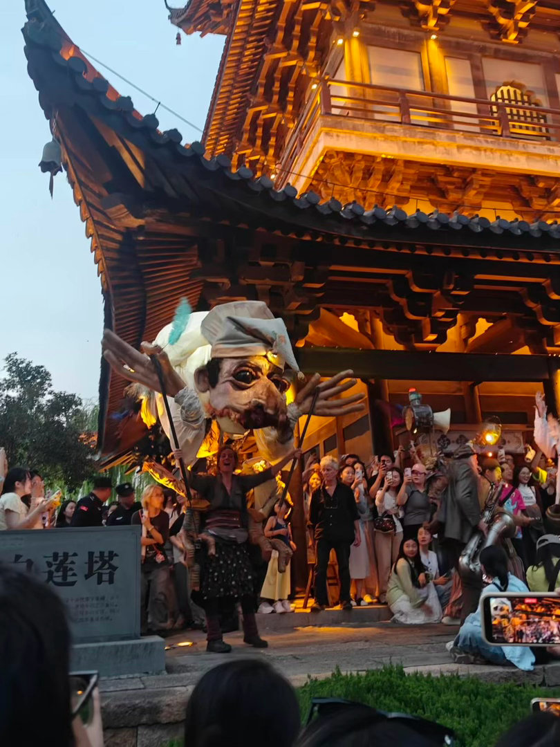 蓝盈莹在乌镇上郝蕾的戏剧疗愈课丁乃竺曾反对黄磊做乌镇戏剧节💫当水乡遇见戏剧，梦