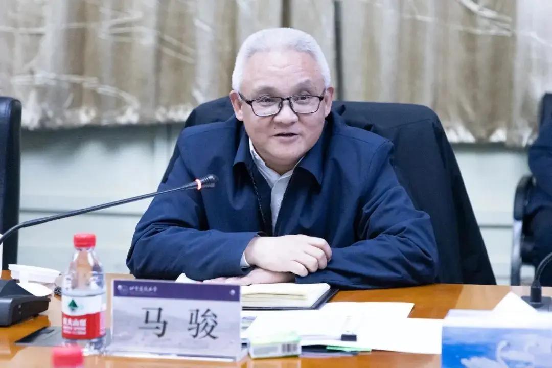 “中国是抄作业发展起来的！”国防大学马骏教授曾直言，表示中国弯道超车经不起打压，