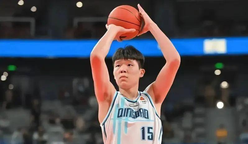 姚明开心！NBA向18岁国产约基奇抛来橄榄枝，周琦王哲林羡慕不已
青岛男篮的18