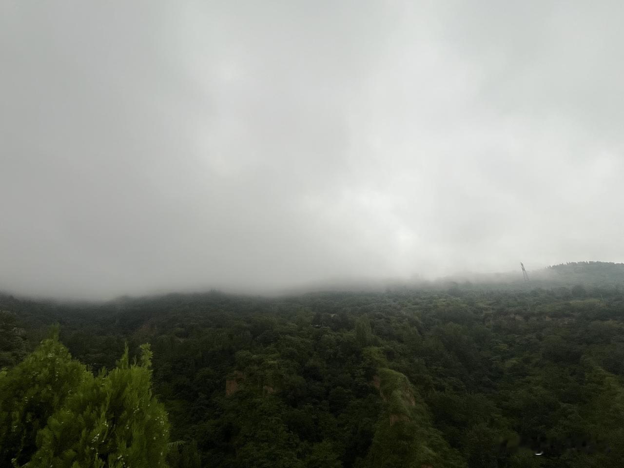人累的时候，为什么都喜欢去山里面住几天呢？如果你见过山里面雨后的风景，也许你就会
