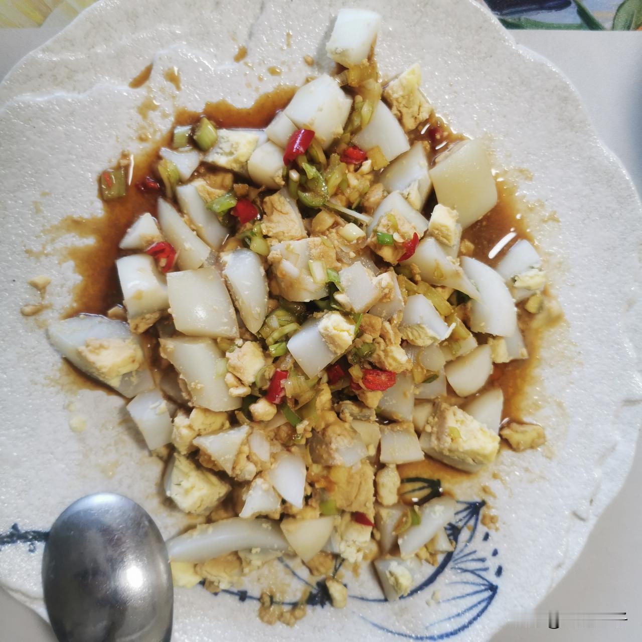 今年开春到现在，我家买过好多次鹅蛋，大概五六十个鹅蛋了！

基本上都是水煮鹅蛋，
