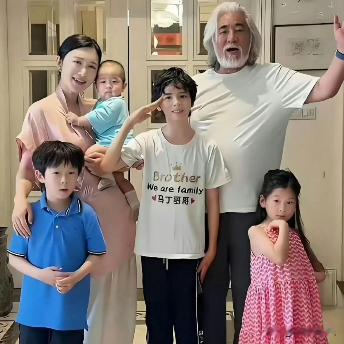 75岁张纪中给所有人都提了个醒，

不管你是已婚还是未婚，

有孩子还是没孩子，