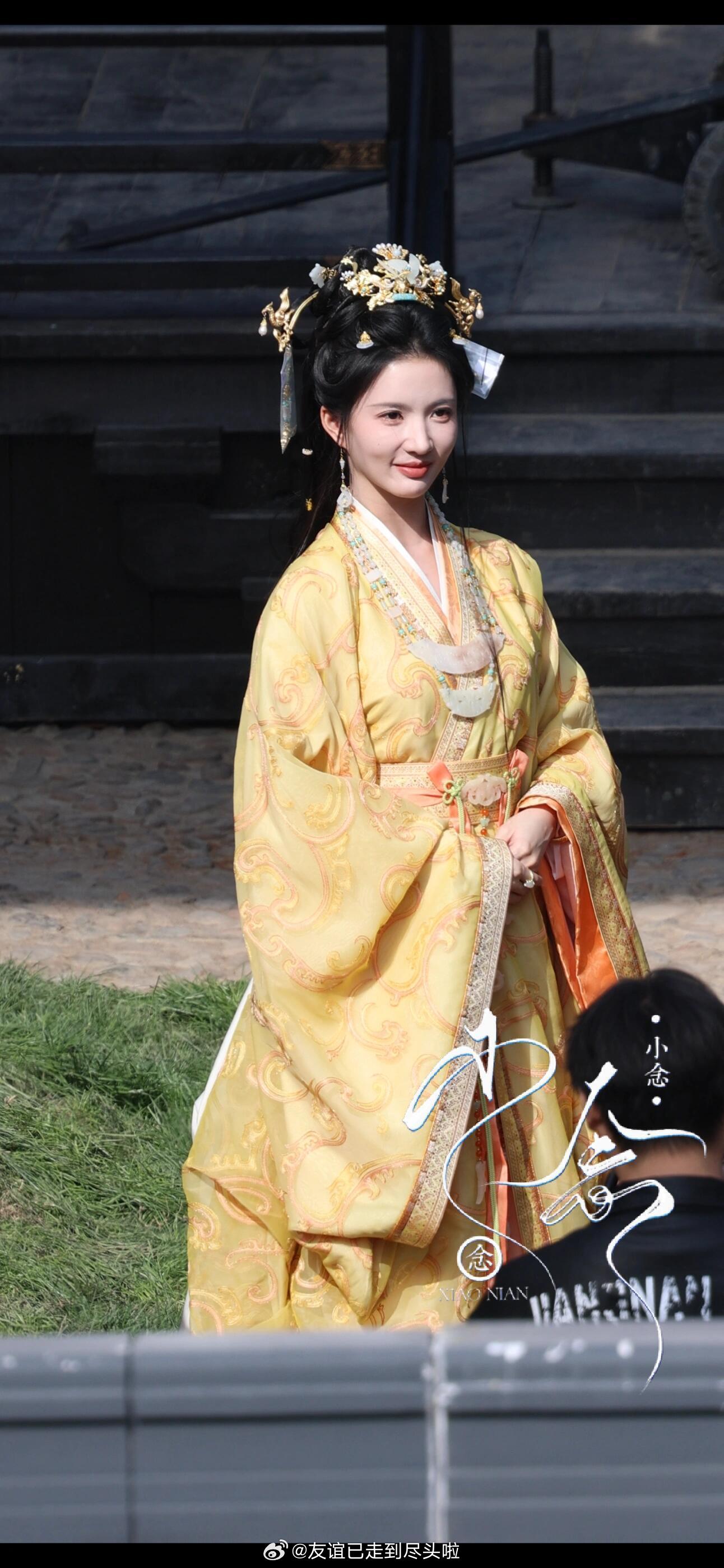 陈都灵田曦薇刘些宁连环撞衫，三部古偶剧女主居然都是同一个妆造。。。 