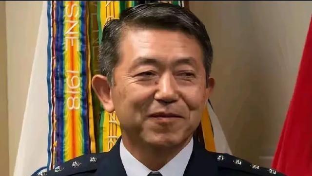 这个岩崎茂到底是谁？我先给你捋一下背景。
岩崎茂从小在日本岩手县盛冈市长大，上的