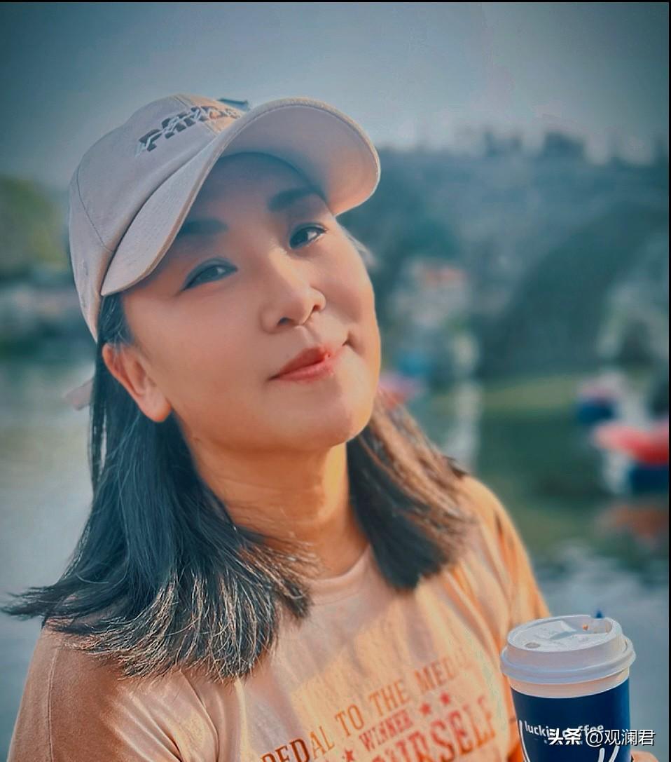 为什么中老年人很难再恋爱？
人到中年谈恋爱，主打一个清醒又潦草。
颜值早已下线，