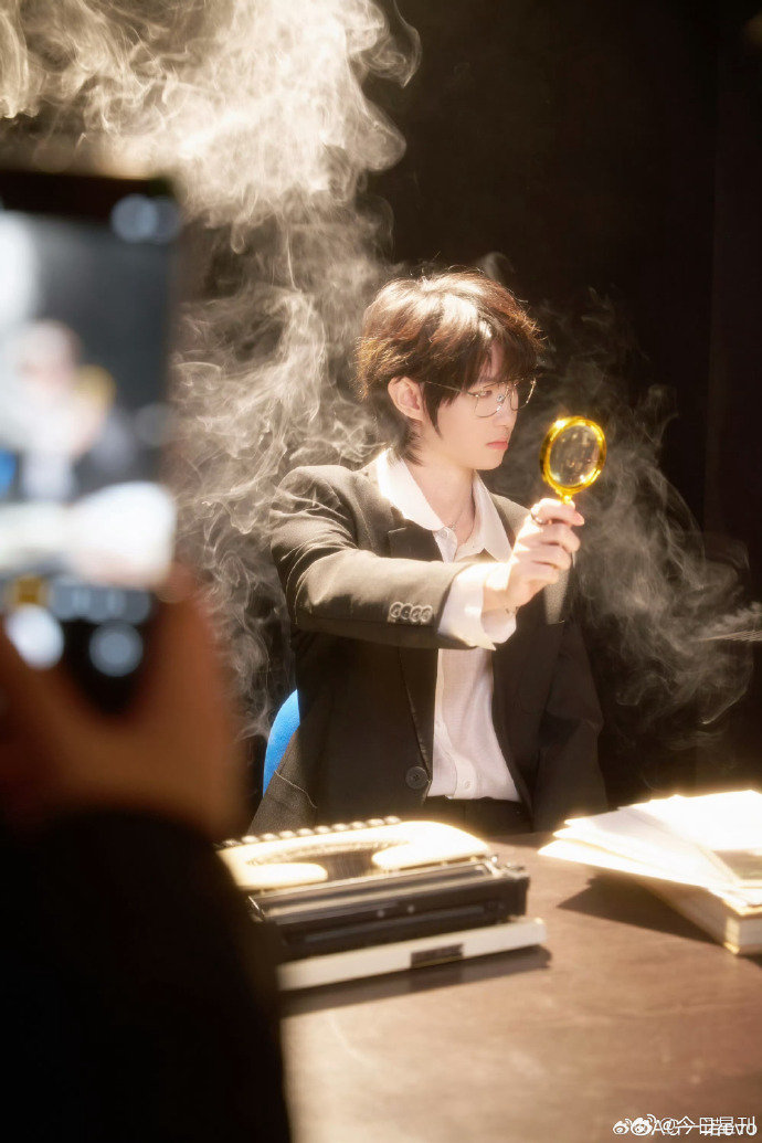 一诺又整上眼镜了有感觉吗一诺眼镜 一诺又整上眼镜了有感觉吗 