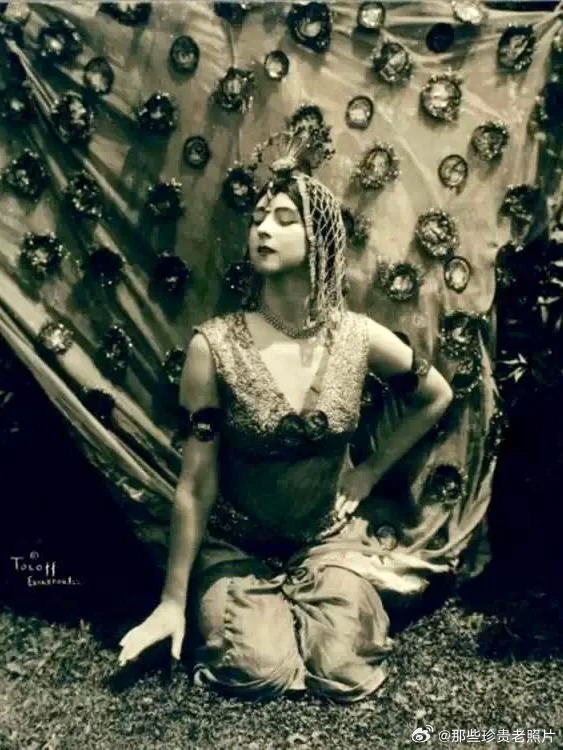 露丝·圣丹尼斯（Ruth Saint Denis）（1879 — 1968），美