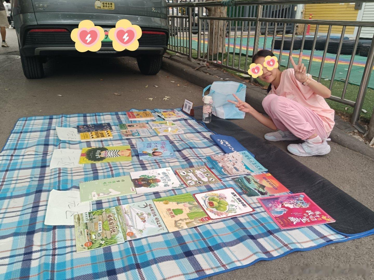 碰到了个第一次摆摊的老板想起第一次摆摊的小小嘉很骄傲[嘻嘻][嘻嘻][嘻嘻]赚到