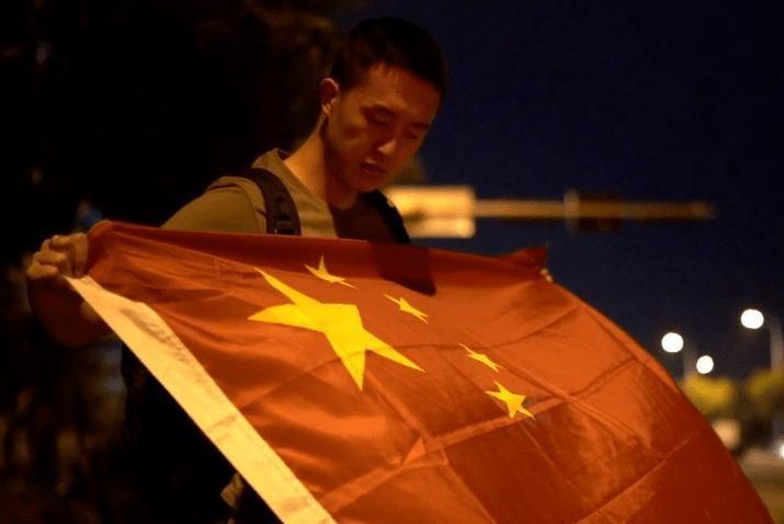 2020年，青岛小伙到约旦旅游，在外打车时候却遭遇勒索。当绑匪向他索要5000元
