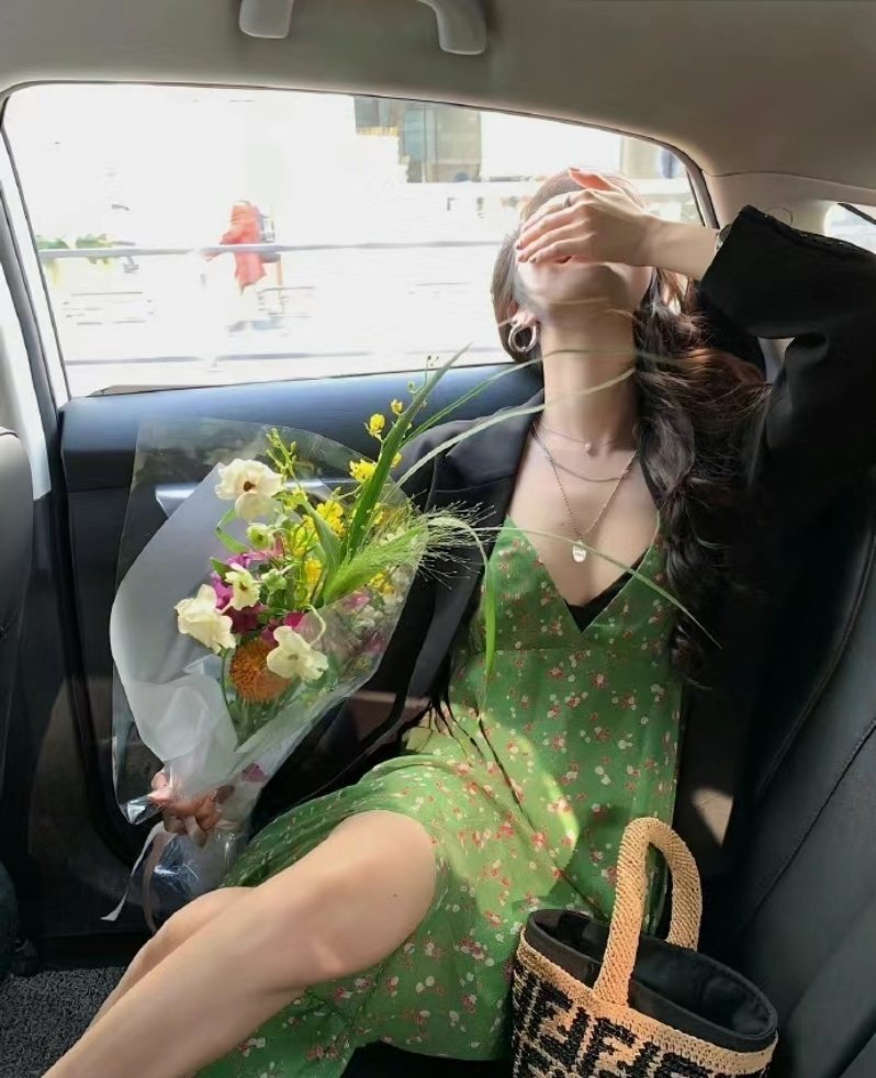 我曾以为你是上天给我的补偿 所以我失去原则舍弃底线 可是后来才发现 终是庄周梦了