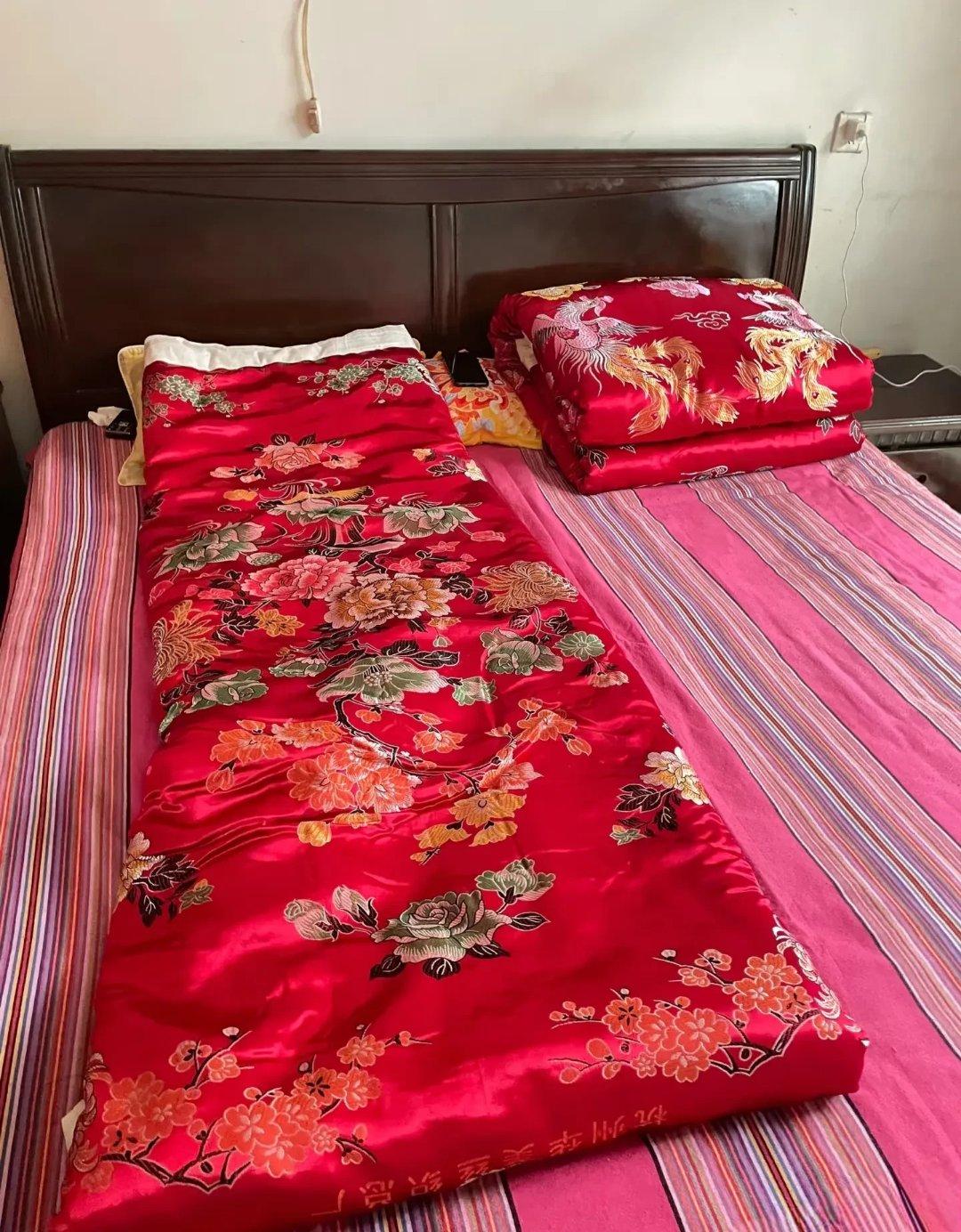 说实话，人一旦死了，他生前穿的衣服，戴的手表，盖过的被子，睡过的床，用过的洗漱用