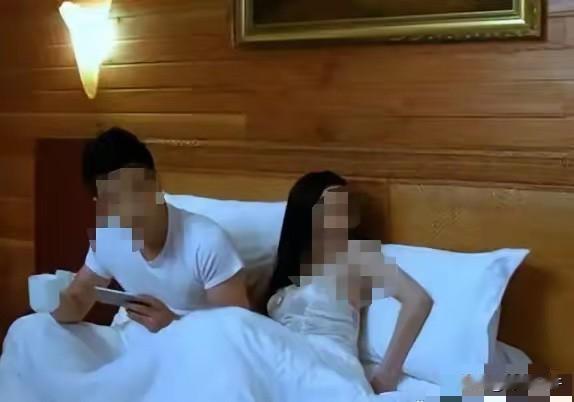 湖南岳阳，一男子跟女友预定了170元的大床房，二人当时就穿了轻薄的内衣，到凌晨的