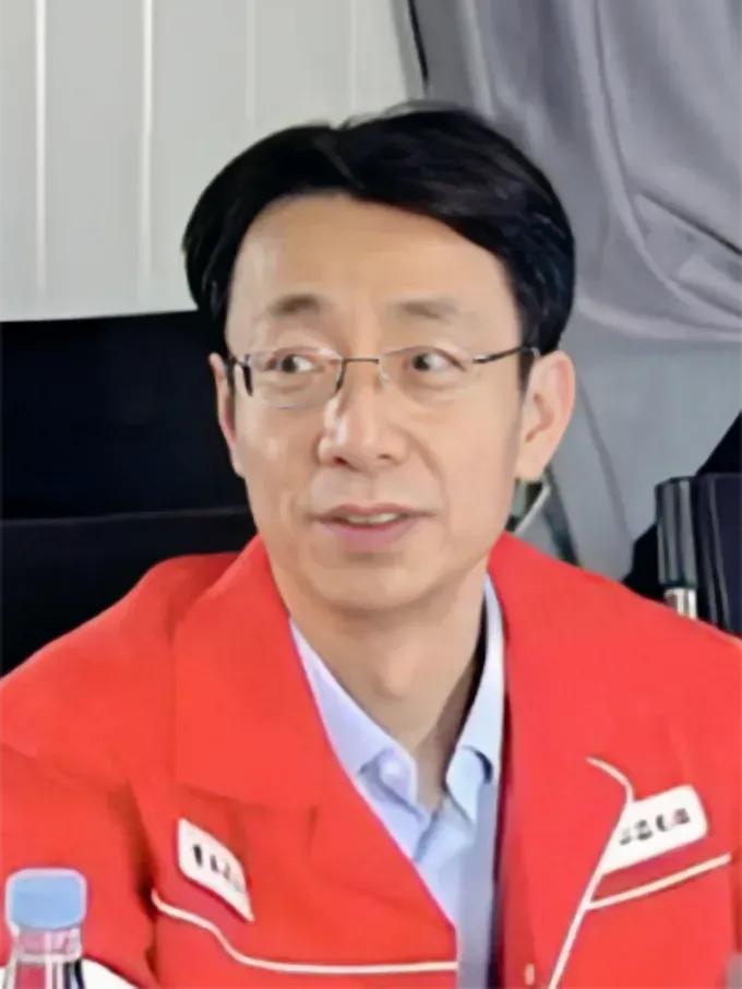 油价那么高，为什么还会连年亏损？一个街拍终于找到了答案？
这种人前一套背后一套，
