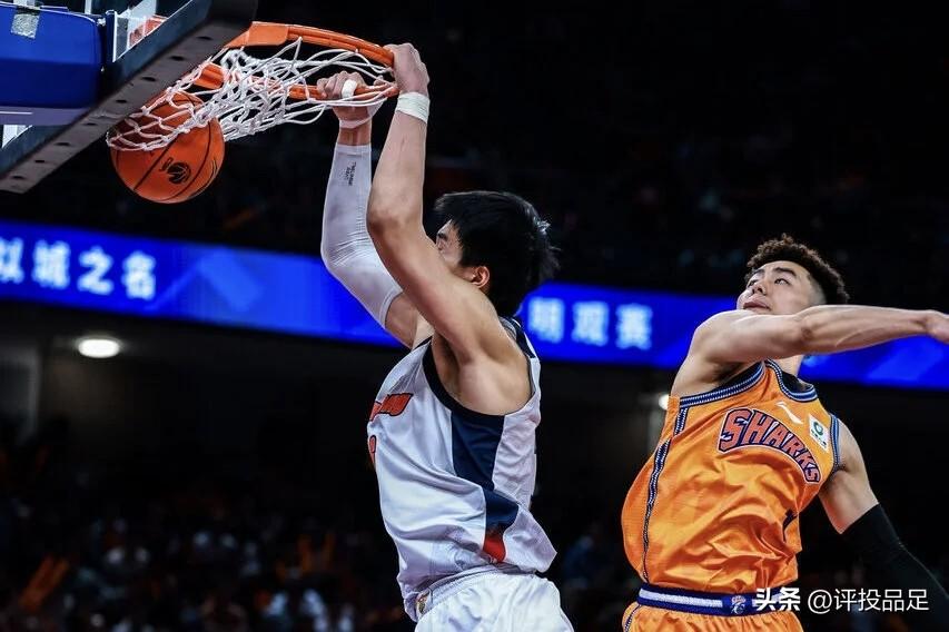 CBA昨晚两场赛果大出意外！
上海久事VS广东宏远  97-81
吉林男篮VS北