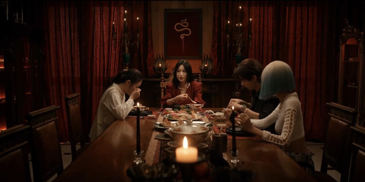 林喜柔的设定就是不会变老，很美艳，初见时20多岁，20多年过去了还是20多岁。