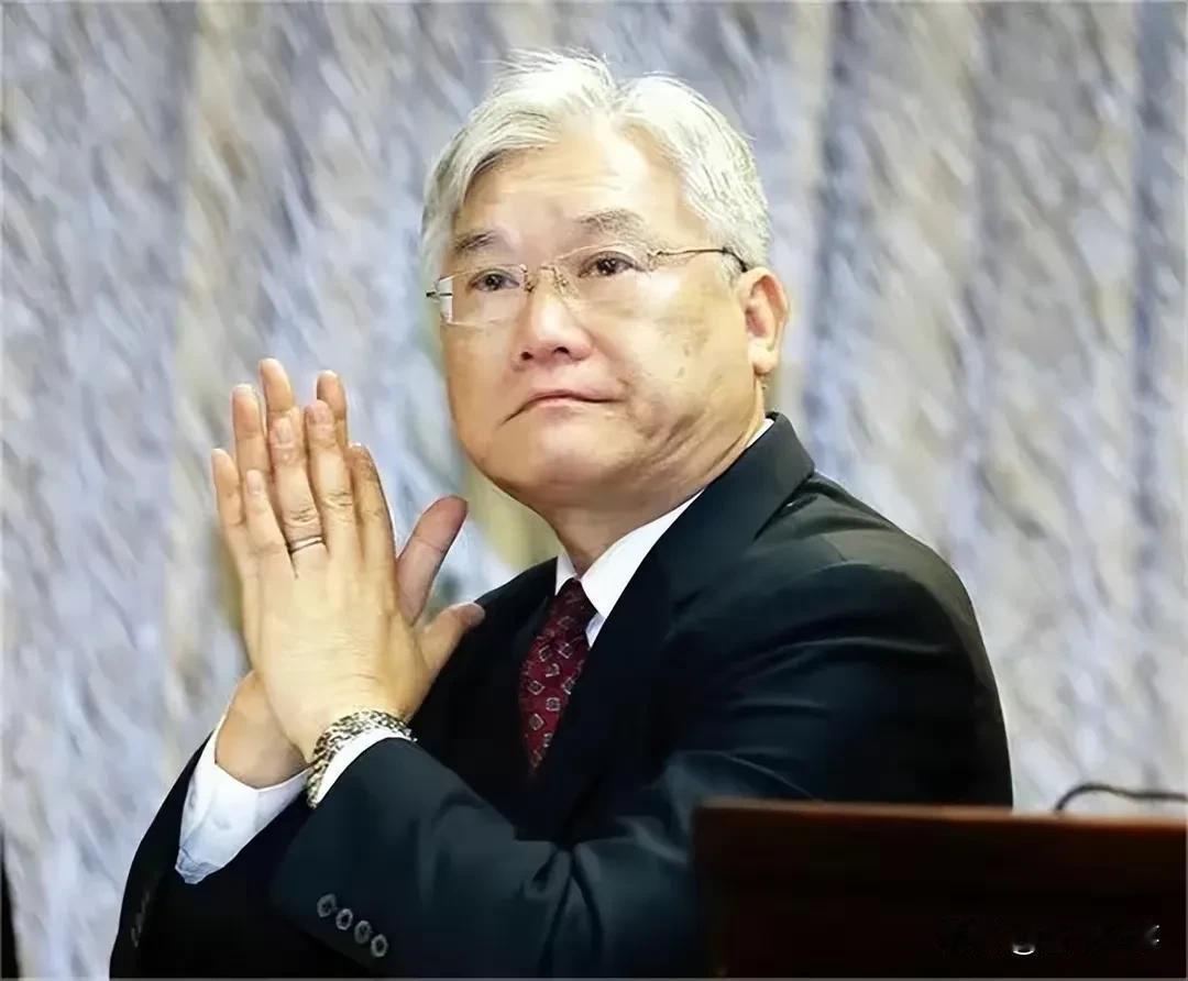我们都错怪夏立言了，他是个实诚人。
     国民党副主席夏立言，他说国民党不是